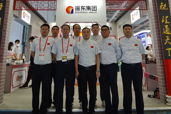 rg皇家视讯参展辅导合影 rg皇家视讯参展辅导合影