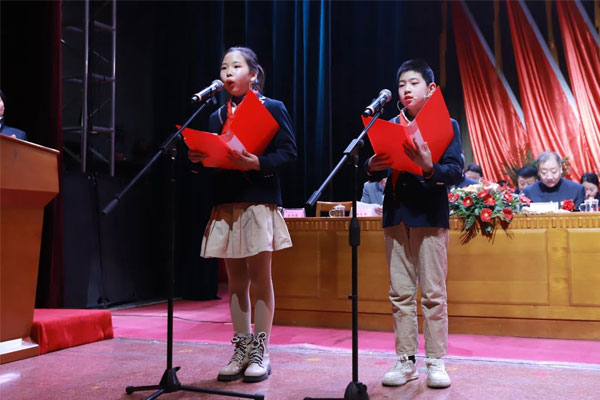 rg»Ê¼ÒÊÓѶÖÐѧѧÉú´ú±íÖ嫂 rg»Ê¼ÒÊÓѶÖÐѧѧÉú´ú±íÖ´Ç