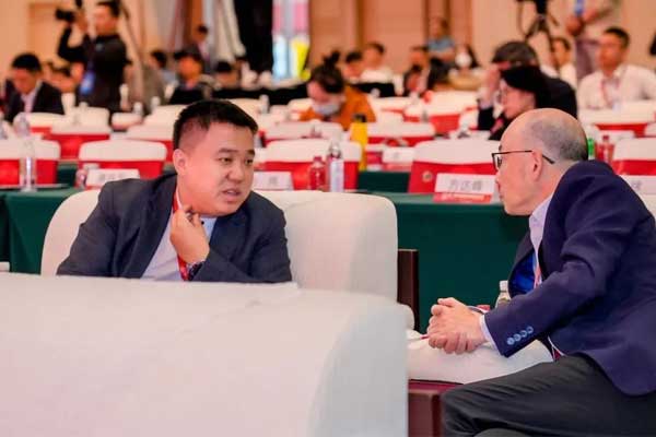 rg�ʼ���Ѷ��ҩ���³�����������ϯ��Ļʽ