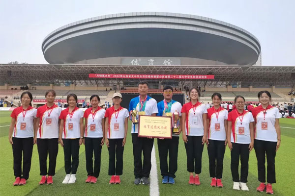 参与省运会时与同学合影 参与省运会时与同学合影