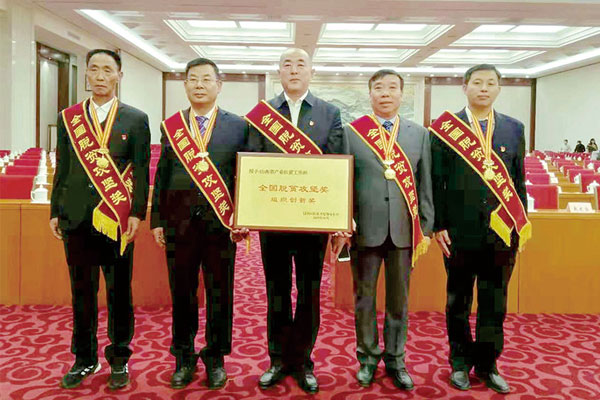 李安平荣获2019全国脱贫攻坚奖贡献奖 李安平荣获2019全国脱贫攻坚奖贡献奖